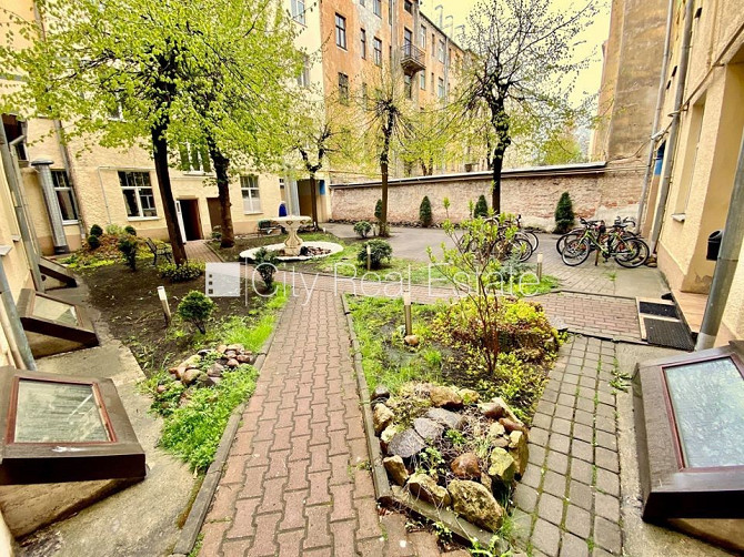 Fasādes māja, renovēta māja, slēgts pagalms, ieeja no ielas, kāpņu telpa pēc kapitālā Rīga - foto 20