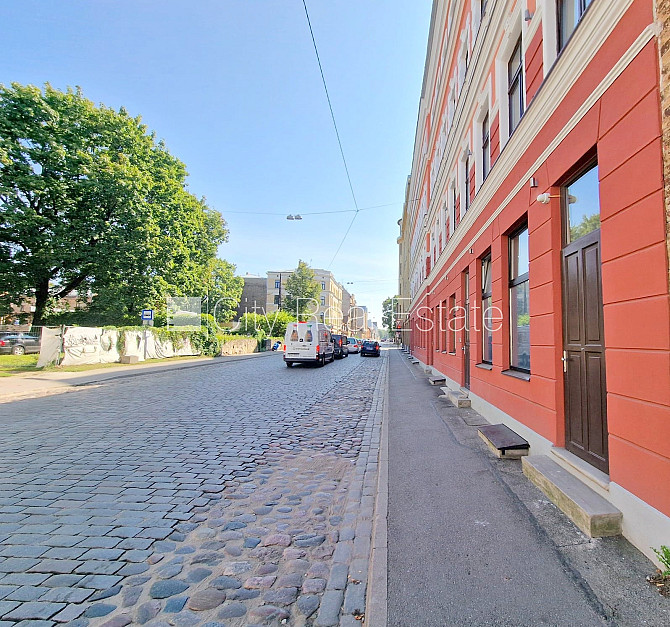 Fasādes māja, renovēta māja, ieeja no ielas, logi vērsti uz ielas pusi, halle, palīgtelpa, Rīga - foto 18