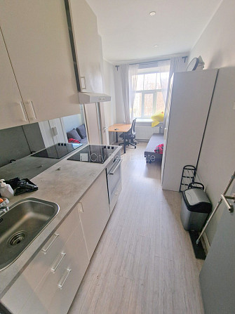 Fasādes māja, renovēta māja, ieeja no ielas, balkons, logi vērsti uz ielas pusi, plašs skats Rīga - foto 4