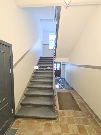 Fasādes māja, renovēta māja, slēgts pagalms, ieeja no ielas un pagalma, kāpņu telpa pēc Rīga - foto 14