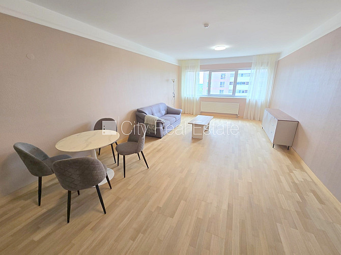 Pagalma ēka, ieeja no pagalma, kāpņu telpa pēc kosmētiskā remonta, logi vērsti mājas abās Rīga - foto 17