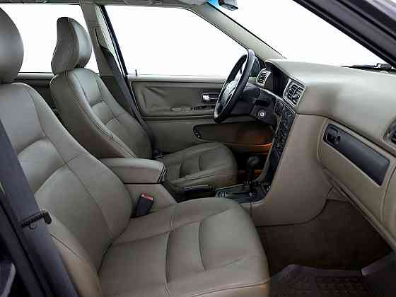 Volvo XC70 Summum AWD ATM 2.4 142kW Tallina