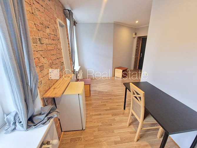Pagalma ēka, renovēta māja, slēgts pagalms, ieeja no pagalma, kāpņu telpa pēc kosmētiskā Rīga - foto 13