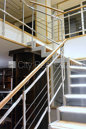 Pagalma ēka, renovēta māja, slēgts pagalms, pagalmā bērnu spēļu laukums, ir lifts, kāpņu Rīga - foto 14