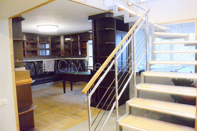Pagalma ēka, renovēta māja, slēgts pagalms, pagalmā bērnu spēļu laukums, ir lifts, kāpņu Rīga - foto 10