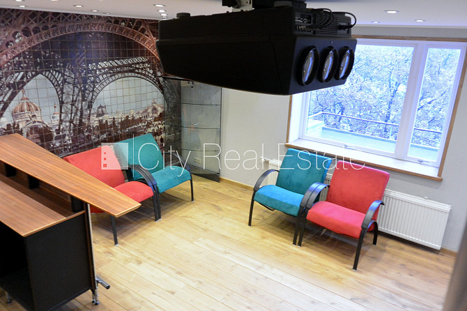 Pagalma ēka, renovēta māja, slēgts pagalms, pagalmā bērnu spēļu laukums, ir lifts, kāpņu Rīga - foto 9
