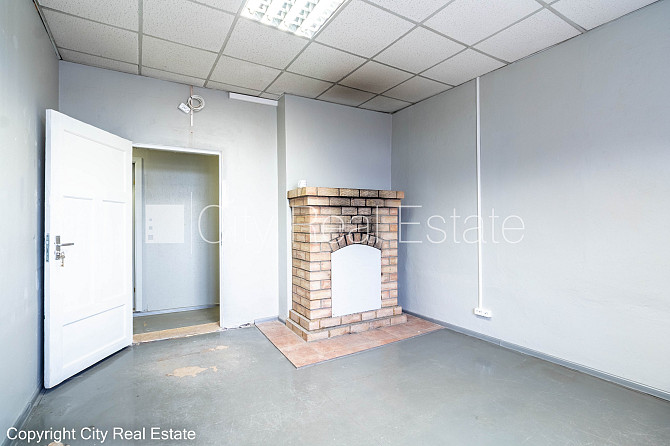 Pagalma ēka, bruģēts piebraucamais ceļš, slēgts pagalms, ieeja no pagalma, mansards, ir Rīga - foto 2