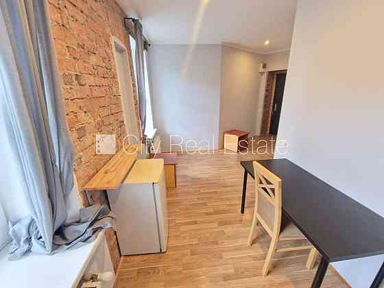 Дом во дворе, охраняемый двор, вход со двора, лифт, кухня, центральное отопление, Rīga