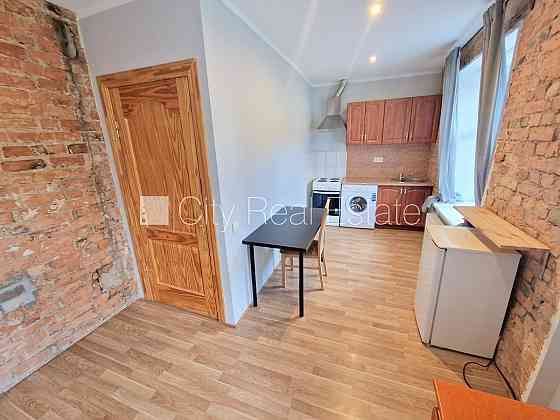 Дом во дворе, охраняемый двор, вход со двора, лифт, кухня, центральное отопление, Rīga