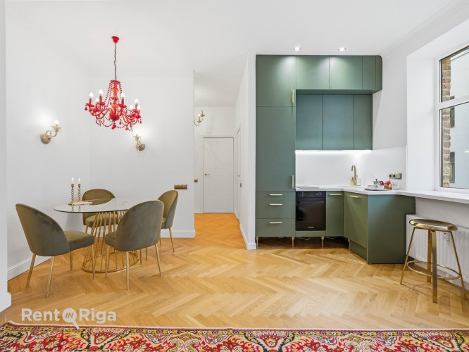 Elegants 3 istabu dzīvoklis pilnībā renovētā vēsturiskā ēkā Rīgas centrā  Pārdošanā Rīga - foto 2