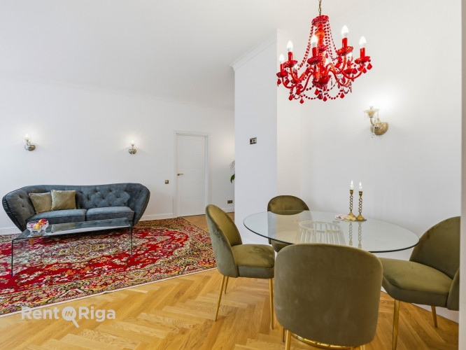 Elegants 3 istabu dzīvoklis pilnībā renovētā vēsturiskā ēkā Rīgas centrā  Pārdošanā Rīga - foto 5