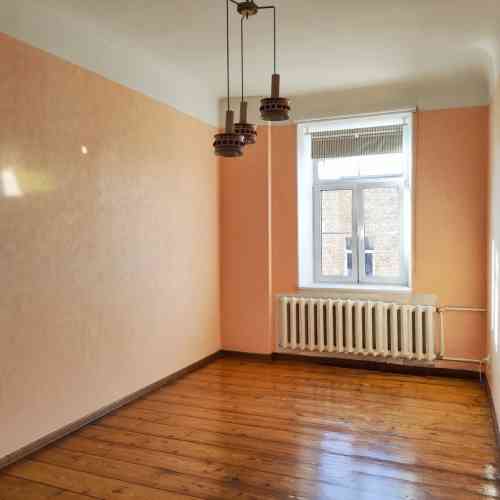 Аутентичная квартира с тремя изолированными комнатами в центре Риги, Rīga