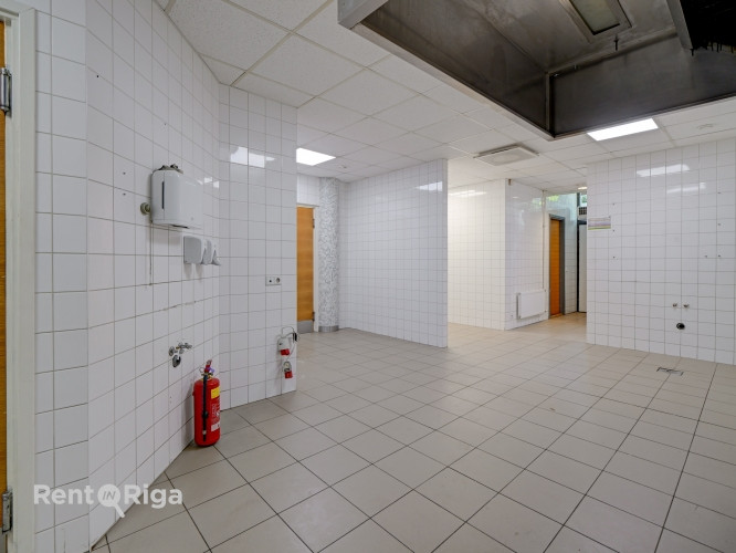 Labiekārtotas telpas ēdināšanas biznesam biroja ēkā.  Ēka atrodas sakoptā apzaļumotā Rīga - foto 5