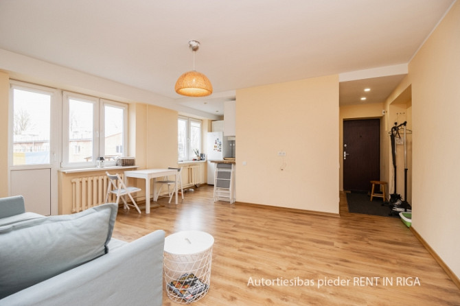 Mājīgs un gaišs 3-istabu dzīvoklis ar franču balkonu klusajā Rīgas centra daļā. Rīga - foto 4