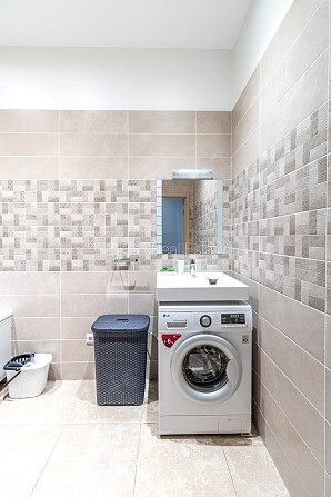Renovēta māja, slēgts pagalms, ieeja no ielas, kāpņu telpa pēc kapitālā remonta, istabas Rīga - foto 13