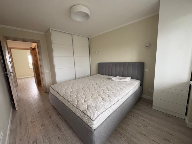Pārdod renovētu un pilnībā mēbelētu 3 istabu dzīvokli Imantā, 467. sērijas mājā. Rīga - foto 16
