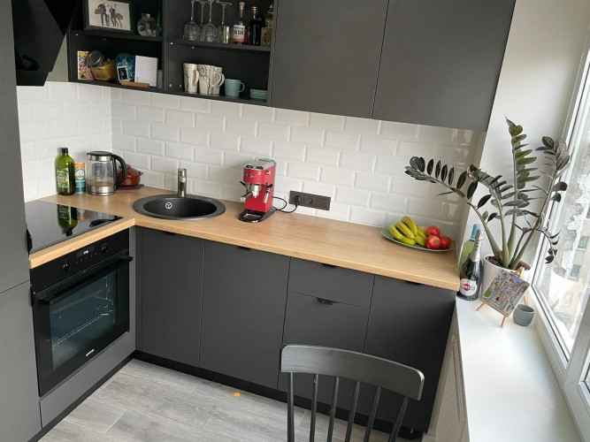 Pārdod renovētu un pilnībā mēbelētu 3 istabu dzīvokli Imantā, 467. sērijas mājā. Rīga - foto 6
