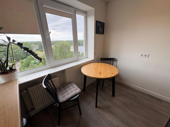 Pārdod renovētu un pilnībā mēbelētu 3 istabu dzīvokli Imantā, 467. sērijas mājā. Rīga - foto 13