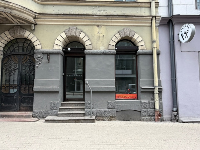 Сдаются в аренду торговые помещения на оживленной улице Лачплеша с витринным Рига - изображение 1