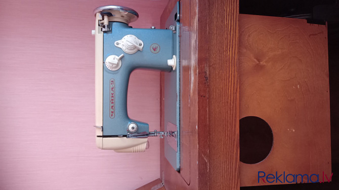 Продаётся швейная машинка Чайка в хорошем рабочем состоянии  - изображение 4