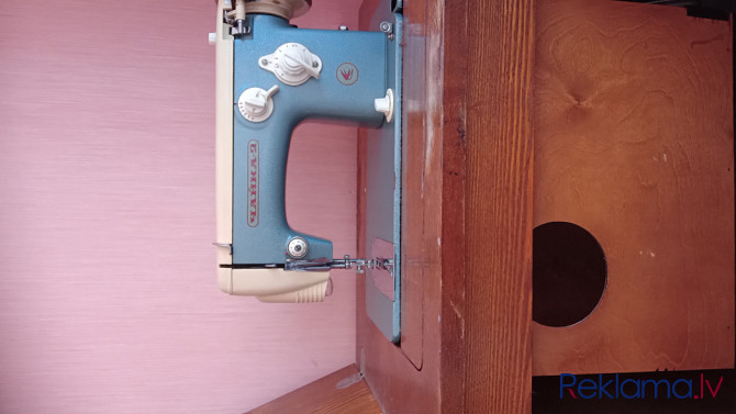 Продаётся швейная машинка Чайка в хорошем рабочем состоянии  - изображение 5