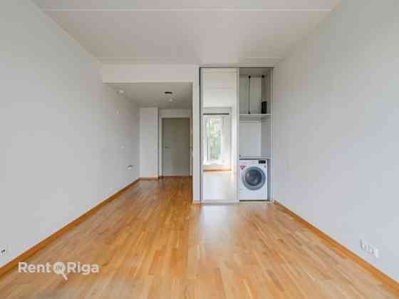 One-room apartment in the new Liepziedi development near Mežaparks.  The apartment is located on the Rīga