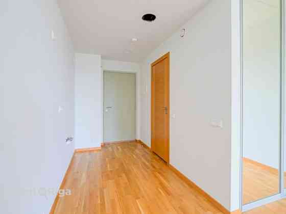 One-room apartment in the new Liepziedi development near Mežaparks.  The apartment is located on the Rīga