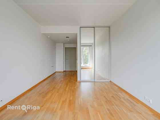 One-room apartment in the new Liepziedi development near Mežaparks.  The apartment is located on the Rīga