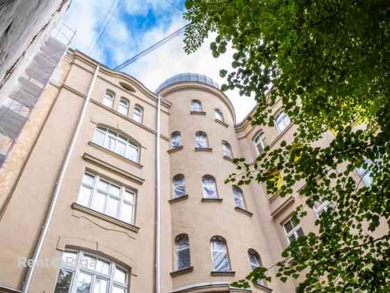 Продаётся солнечная и элегантная квартира в полностью отреставрированном Рига