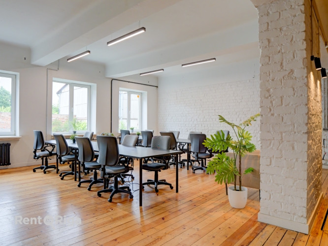 Office with a creative industrial atmosphere  high ceilings, wooden plank floors, exposed wooden bea Рига - изображение 6
