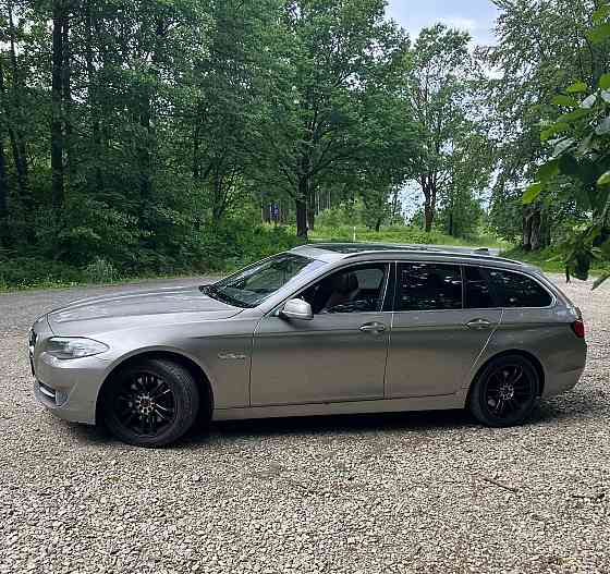 Pārdodu šampanieša krāsas kombi universal BMW F11, ar 3.0 dīzeļa dzinēju, automātisko... Ventspils