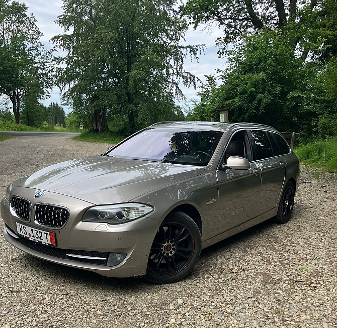 Pārdodu šampanieša krāsas kombi universal BMW F11, ar 3.0 dīzeļa dzinēju, automātisko... Ventspils - foto 1