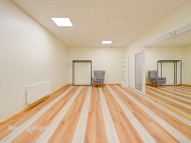 Brīvības gatvē fasādes ēkā iznomā funkcionālas telpas birojam, bērnu studijai vai Rīga - foto 10