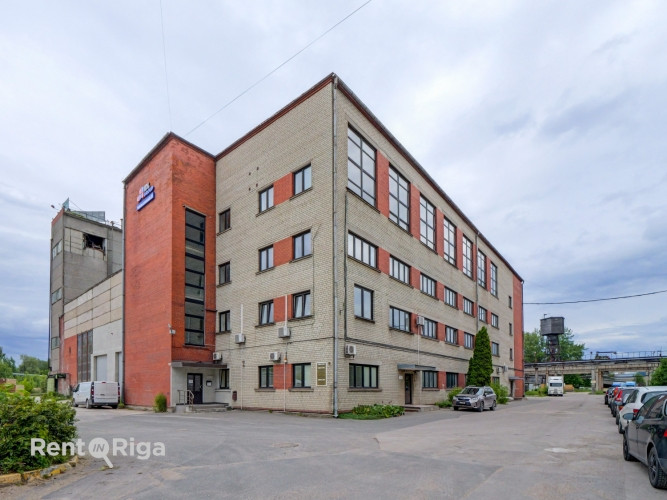 Pieejamas ražošanas/noliktavas telpas:  Divi celtņi ar pacelšanas jaudu 5 t katrs; Apsargāta Rīga - foto 4