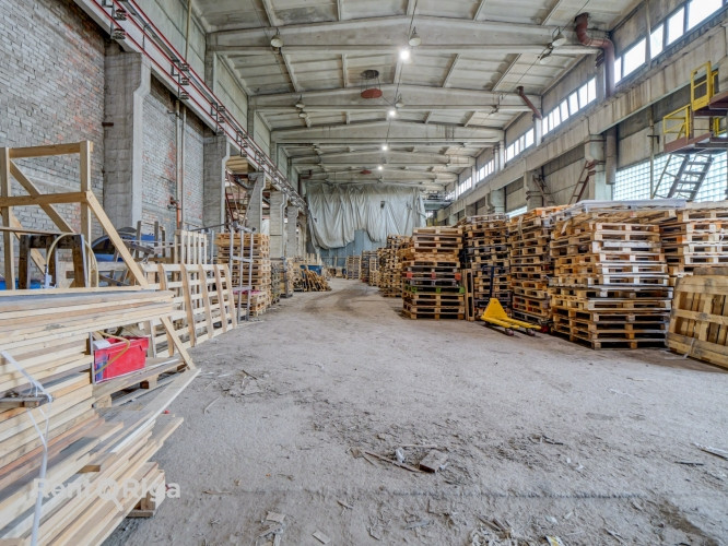 Pieejamas ražošanas/noliktavas telpas:  Divi celtņi ar pacelšanas jaudu 5 t katrs; Apsargāta Rīga - foto 2