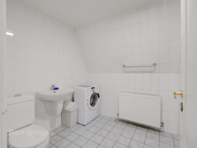 Divstāvu dzīvoklis Jēkaba kazarmās.  Pirmajā līmenī ir plaša virtuve, izolēta Rīga - foto 8