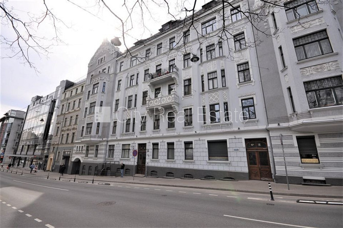 Fasādes māja, renovēta māja, ieeja no ielas, ir lifts, kāpņu telpa pēc kosmētiskā remonta, Rīga - foto 15
