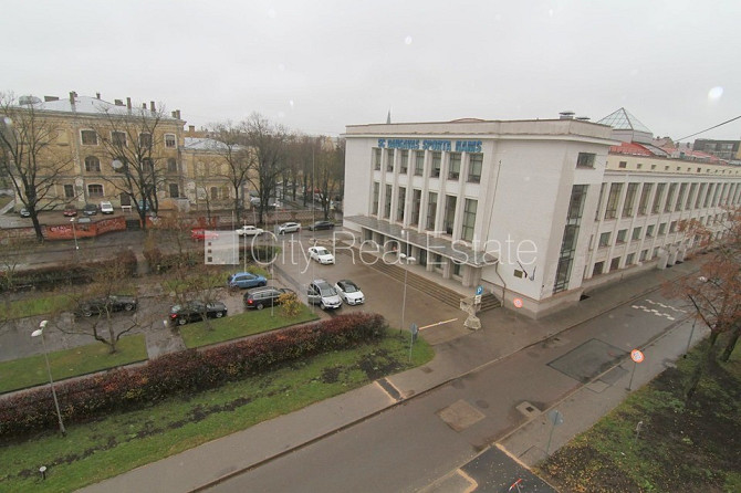 Pagalma māja, renovēta māja, ieeja no ielas, kāpņu telpa pēc kapitālā remonta, logi vērsti Rīga - foto 5