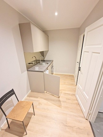 Fasādes māja, renovēta māja, ieeja no ielas, ir lifts, kāpņu telpa pēc kosmētiskā remonta, Rīga - foto 9