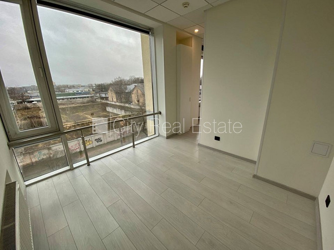 Fasādes māja, renovēta māja, slēgts pagalms, ieeja no ielas, ir lifts, kāpņu telpa pēc Rīga - foto 1