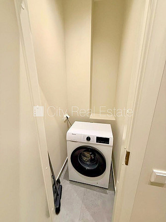 Fasādes māja, renovēta māja, slēgts pagalms, vieta automašīnai, ieeja no pagalma, kāpņu Rīga - foto 8