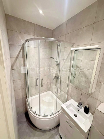Fasādes māja, renovēta māja, slēgts pagalms, vieta automašīnai, ieeja no pagalma, kāpņu Rīga - foto 10