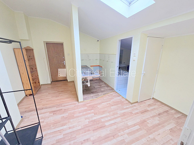 Fasādes māja, renovēta māja, vieta automašīnai, ieeja no pagalma, mansards, kāpņu telpa Rīga - foto 15