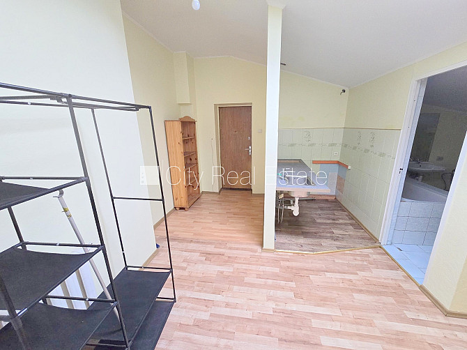 Fasādes māja, renovēta māja, vieta automašīnai, ieeja no pagalma, mansards, kāpņu telpa Rīga - foto 7