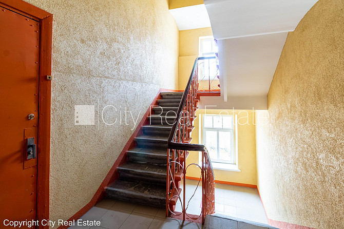 Fasādes māja, renovēta māja, vieta automašīnai, ieeja no pagalma, mansards, kāpņu telpa Rīga - foto 20