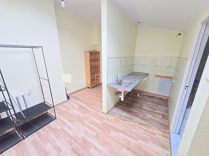 Fasādes māja, renovēta māja, vieta automašīnai, ieeja no pagalma, mansards, kāpņu telpa Rīga - foto 11