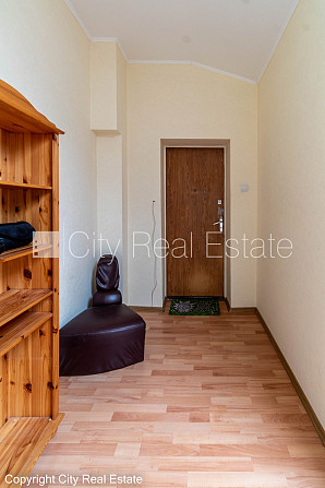 Fasādes māja, renovēta māja, vieta automašīnai, ieeja no pagalma, mansards, kāpņu telpa Rīga - foto 17