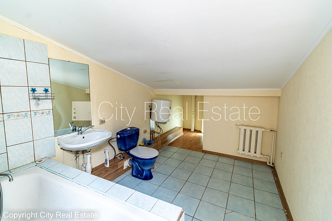 Fasādes māja, renovēta māja, vieta automašīnai, ieeja no pagalma, mansards, kāpņu telpa Rīga - foto 13