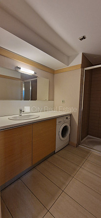 Fasādes māja, renovēta māja, ieeja no ielas, ir lifts, terase, logi vērsti mājas abās Rīga - foto 17