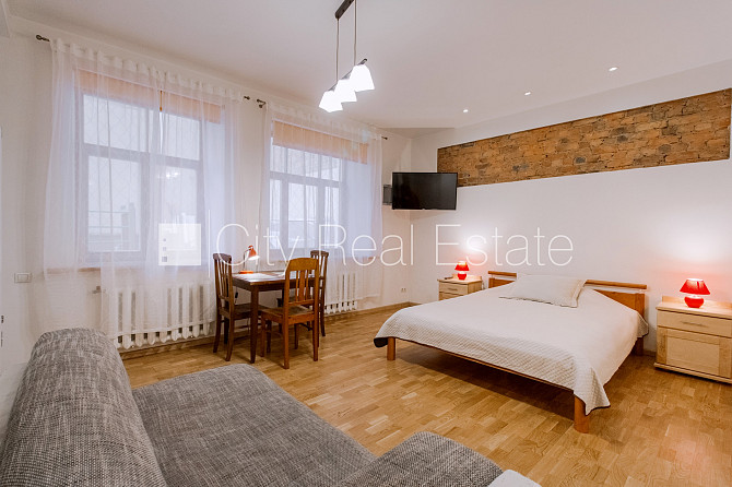 Fasādes māja, renovēta māja, slēgts pagalms, ieeja no ielas un pagalma, kāpņu telpa pēc Rīga - foto 2